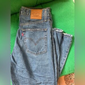 Levi’s ribcage straight ankle jeans ripped knees worn once